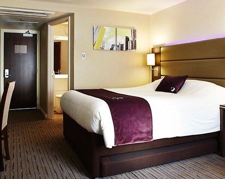 Premier Inn Premier Inn Heathrow Airport Terminal 4 Stanwell Esterno foto