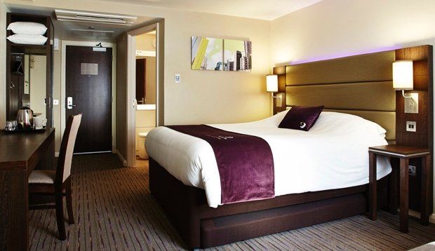 Premier Inn Premier Inn Heathrow Airport Terminal 4 Stanwell Esterno foto